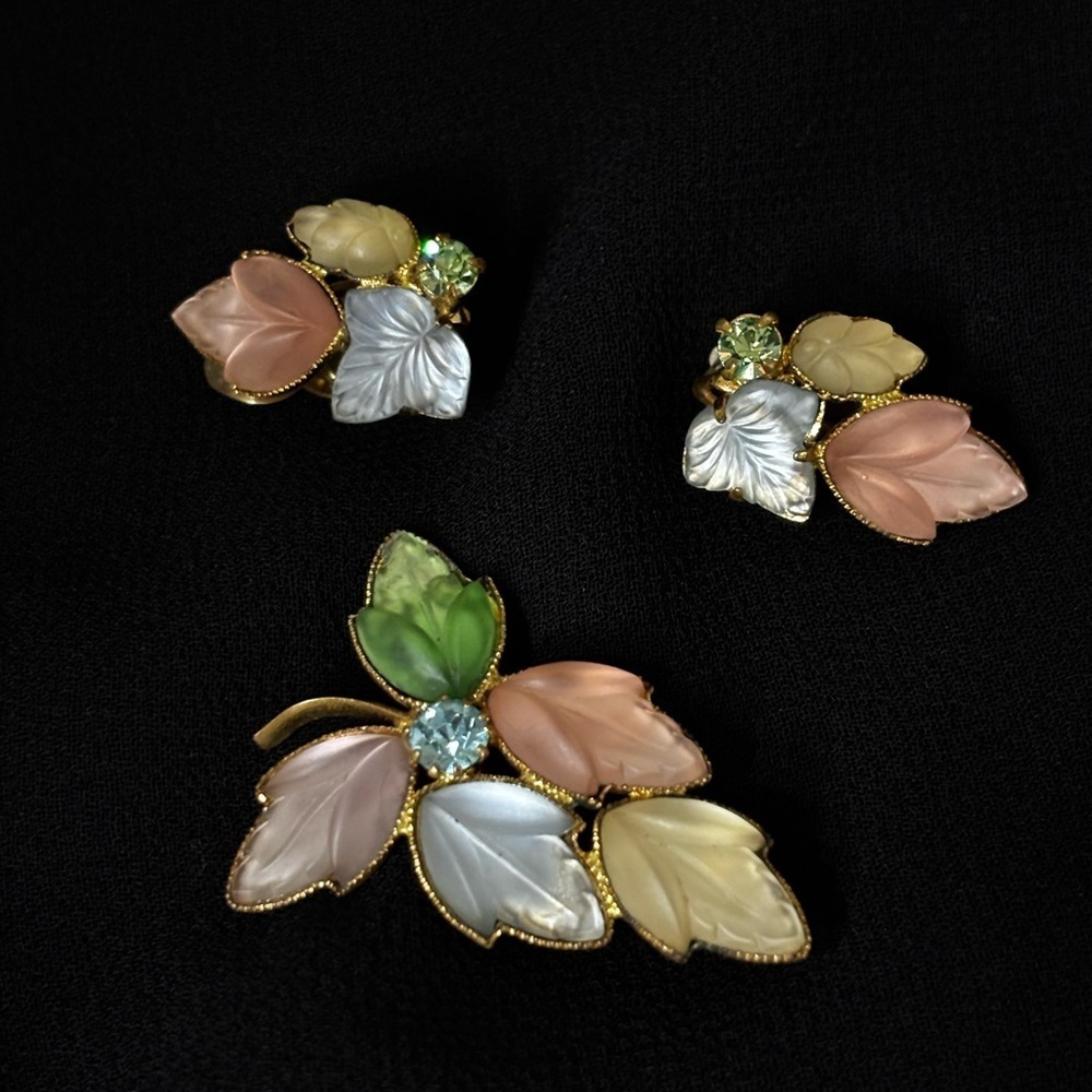 Vintage West Germany frosted glass  brooch and clips